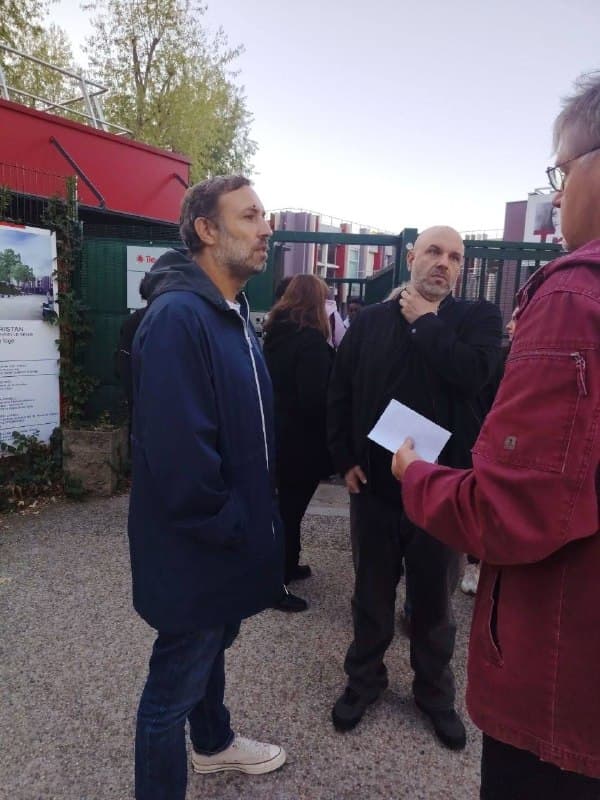 Photo publiée avec le message « À Noisy-le-Grand aux côtés des enseignants du lycée Flora Tristan mobilisés contre la décision scandaleuse du rectorat » (1 sur 4).