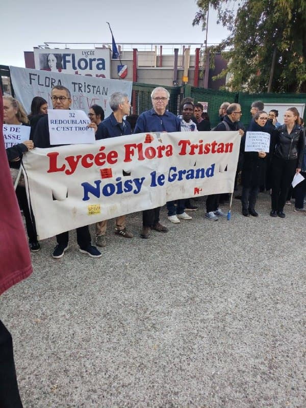 Photo publiée avec le message « À Noisy-le-Grand aux côtés des enseignants du lycée Flora Tristan mobilisés contre la décision scandaleuse du rectorat » (2 sur 4).