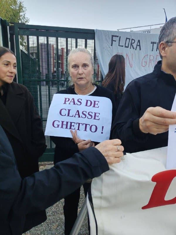 Photo publiée avec le message « À Noisy-le-Grand aux côtés des enseignants du lycée Flora Tristan mobilisés contre la décision scandaleuse du rectorat » (3 sur 4).