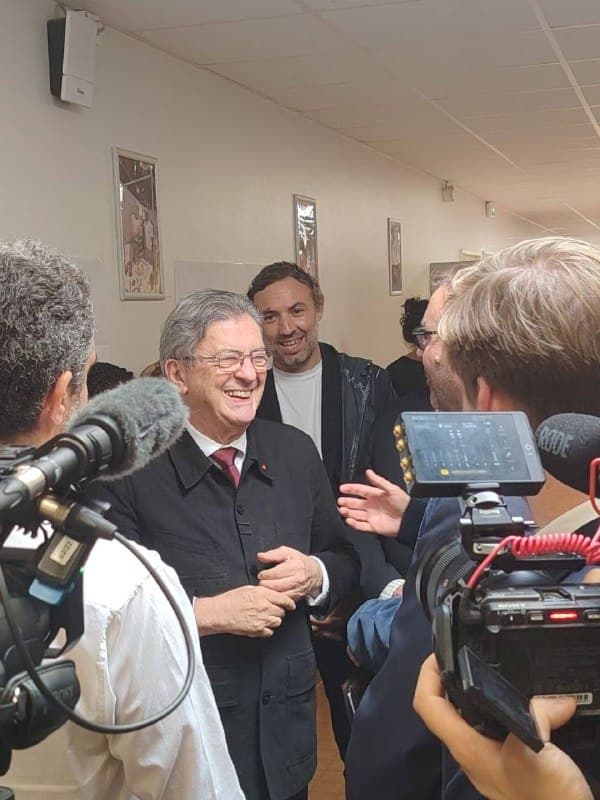 Photo publiée avec le message « Très riche visite du CFA BTP de Noisy-le-Grand avec Jean-Luc Mélenchon, Nadège Abomangoli et Aurélie Trouvé » (3 sur 4).