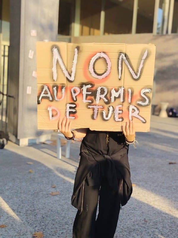 Photo publiée avec le message « J'étais ce matin au lycée international de Noisy-le-Grand auprès des élèves mobilisés pour de meilleures conditions d'éducation » (4 sur 4).