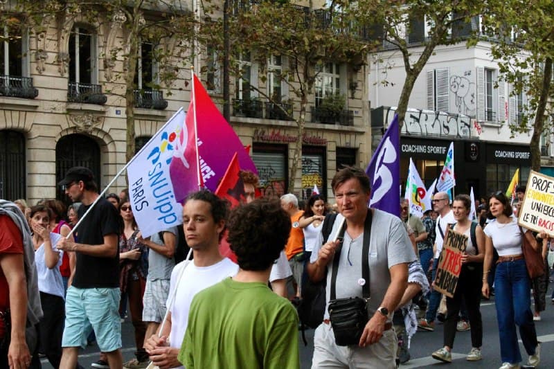 Photo publiée avec le message « Énorme mobilisation à Paris aujourd’hui à l’appel des syndicats » (2 sur 4).