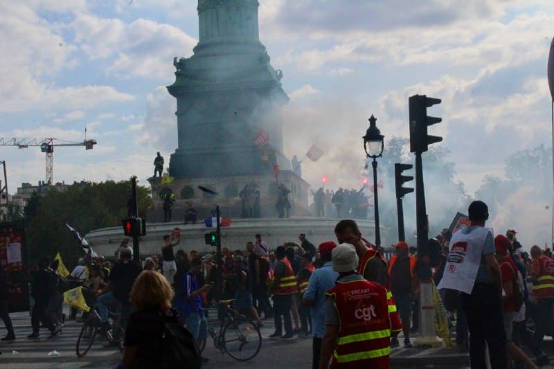 Photo publiée avec le message « Énorme mobilisation à Paris aujourd’hui à l’appel des syndicats » (3 sur 4).