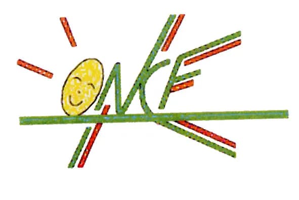 Logo dessiné : un soleil jaune souriant et des lettres « NCF » tracées en traits verts et rouges sur un fond blanc.